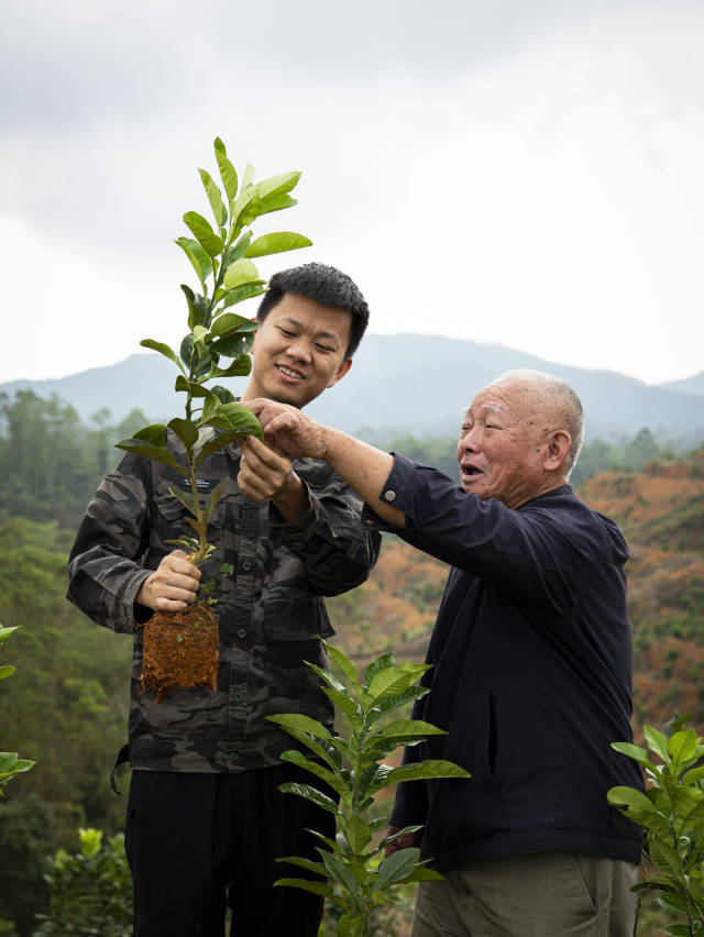 △廖志略(左)。-cms-img 廖志略(左)。